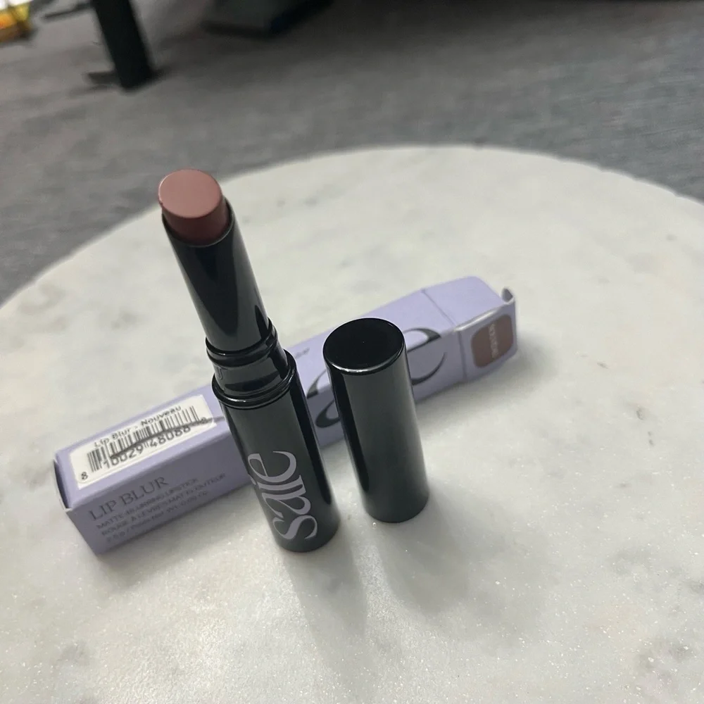New NWT SAIE Lip Blur Matte Blurring Lipstick NOUVEAU Beauty Makeup Lips‎ 0.09oz